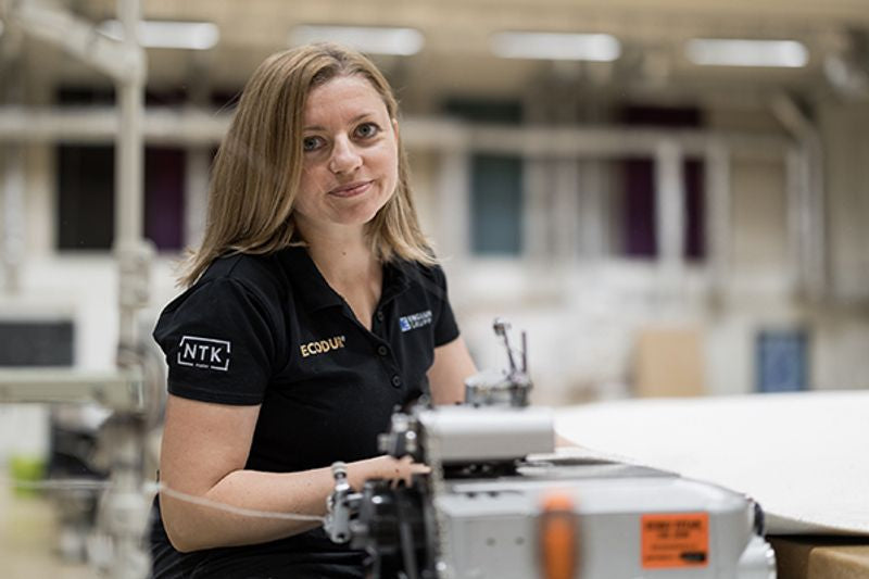 Här skärs kanalplasten för att passa exakta mått